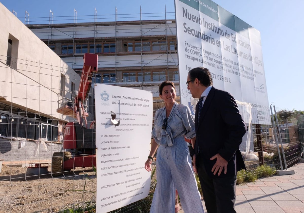 Briones y Mata en una visita a las obras del centro, el pasado mes de abril.