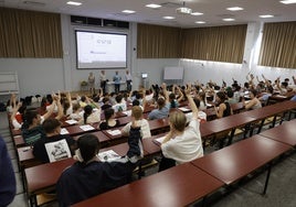 Estudiantes, durante los exámenes de selectividad de este pasado junio.