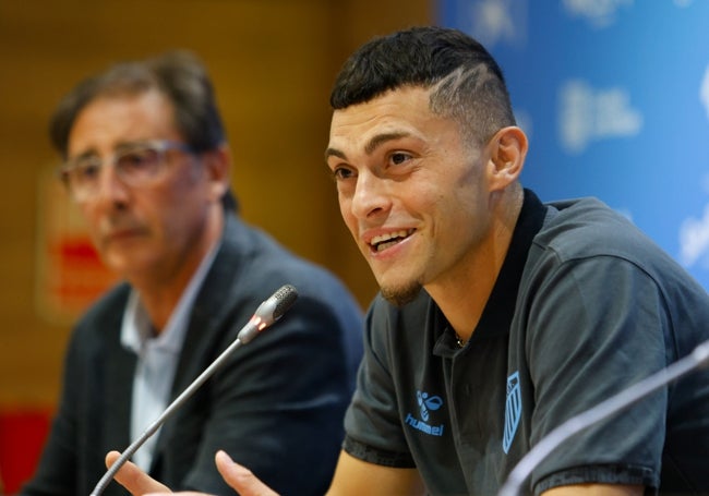 Yanis Rahmani, en la rueda de prensa de su presentación como nuevo jugador del Málaga.