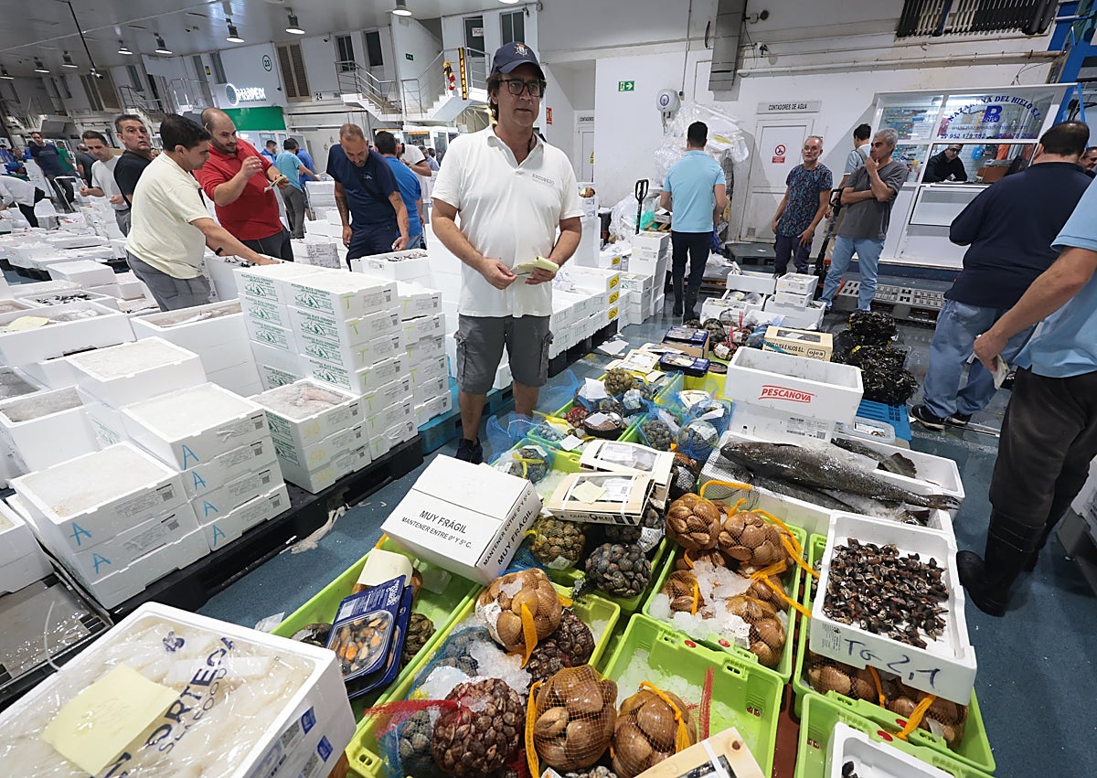 Imagen secundaria 1 - Más imágenes del interior de Mercamálaga. 