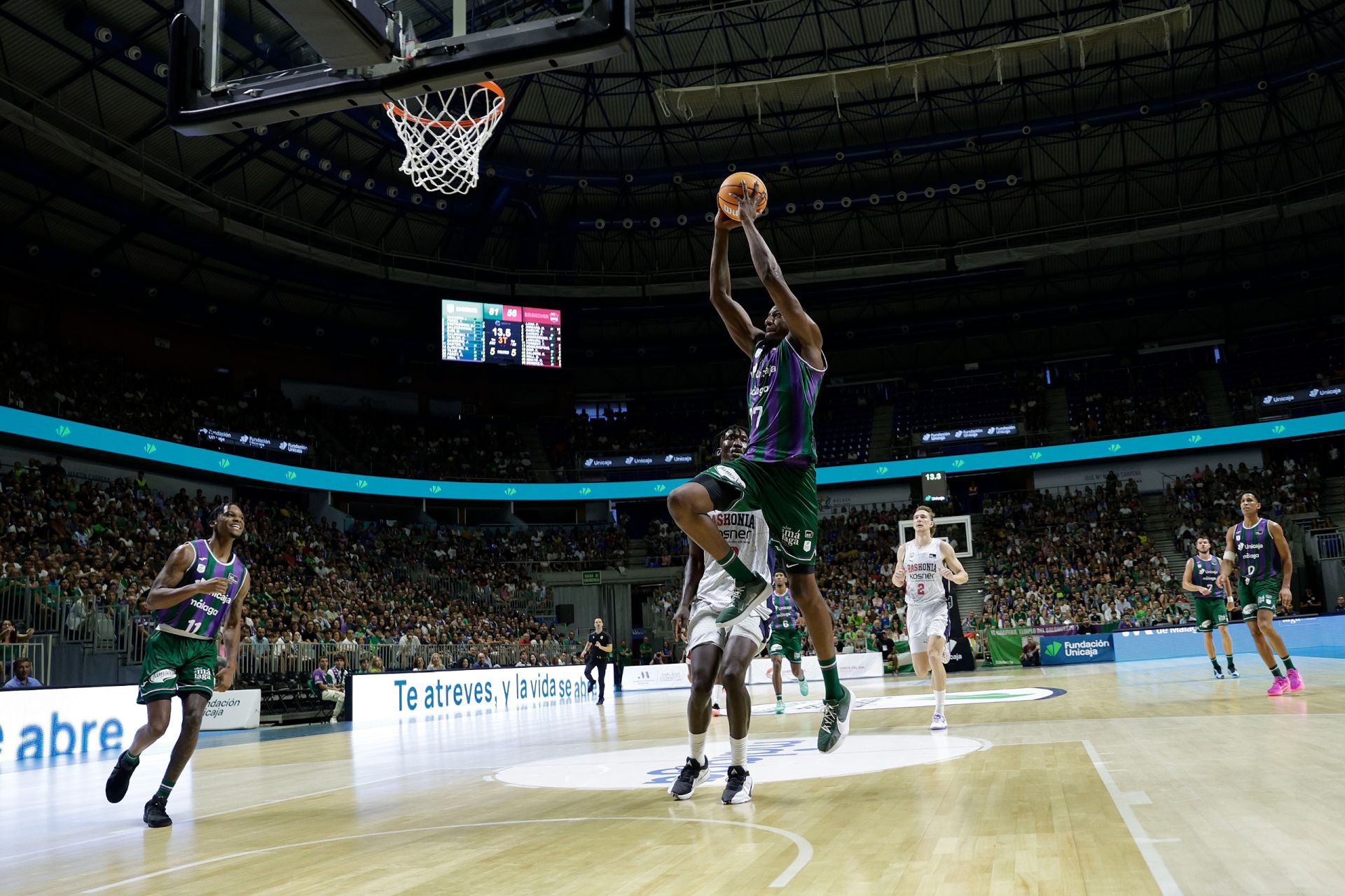 El Unicaja - Baskonia del Torneo Costa del Sol, en imágenes