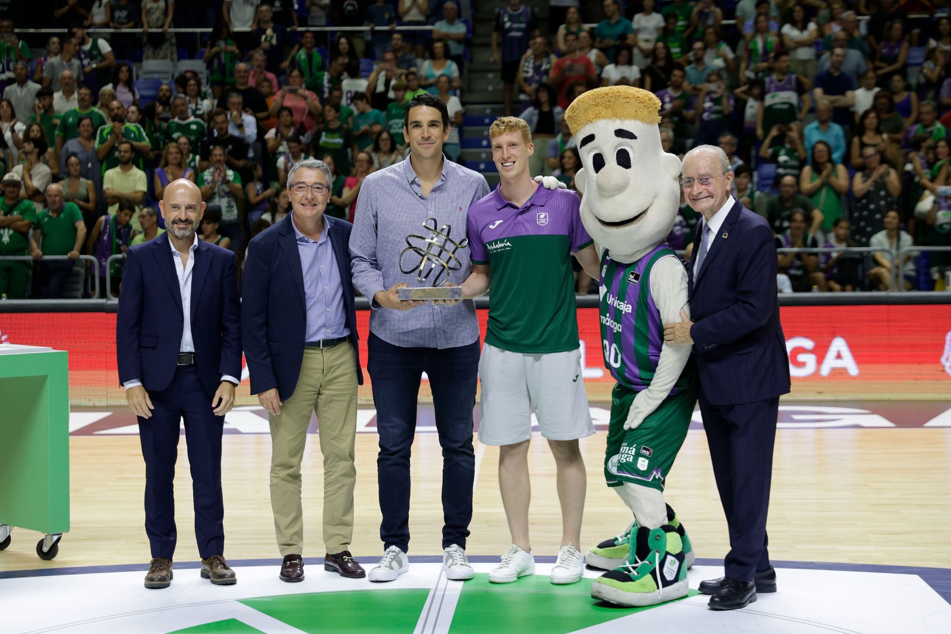 El Unicaja - Baskonia del Torneo Costa del Sol, en imágenes