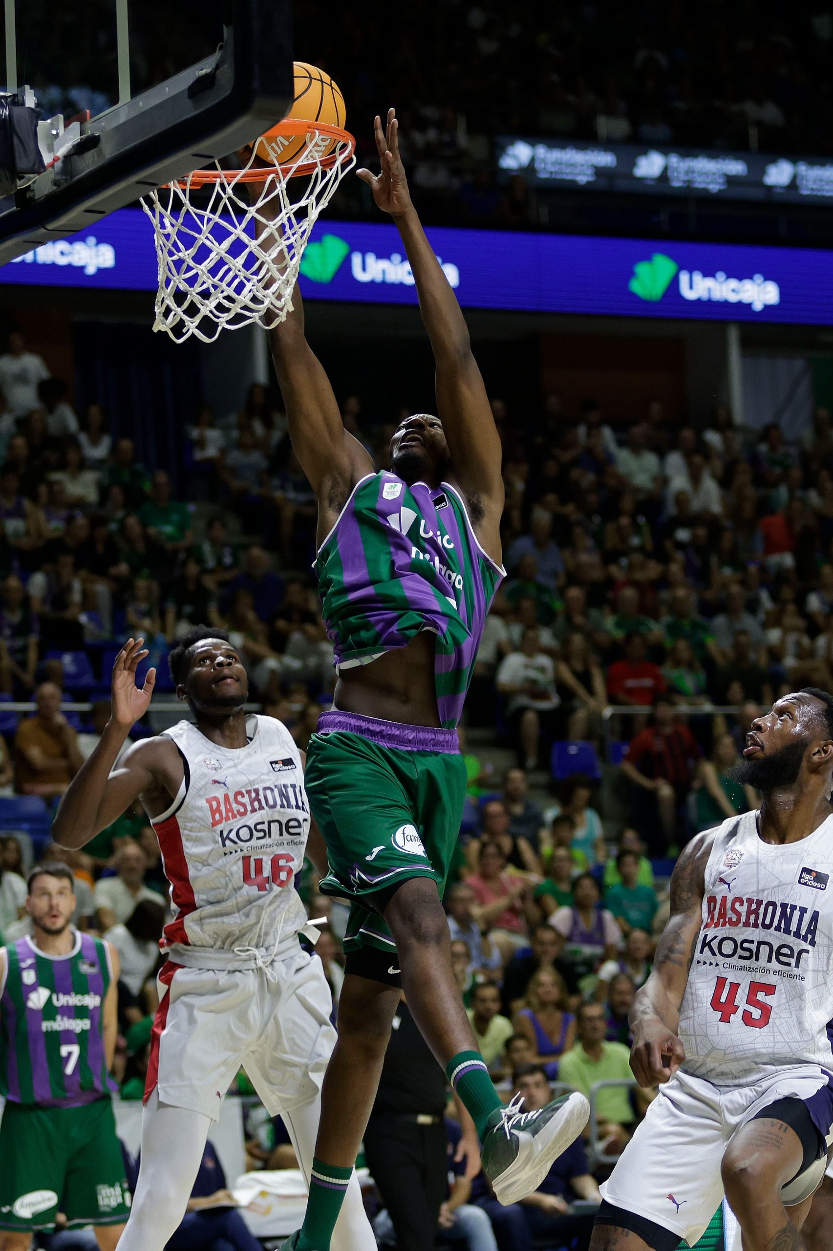 El Unicaja - Baskonia del Torneo Costa del Sol, en imágenes