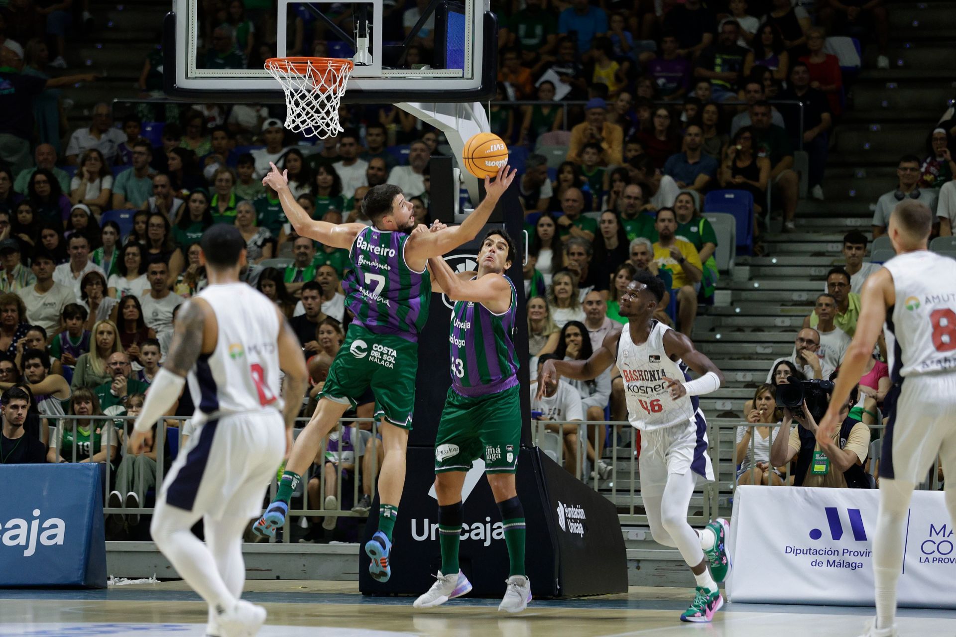 El Unicaja - Baskonia del Torneo Costa del Sol, en imágenes