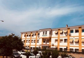 Fachada principal del colegio Andalucía de Vélez-Málaga.