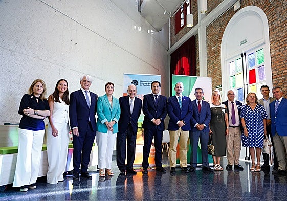 Foto de familia en el acto celebrado este miércoles en la sede de la UNIA.