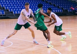 Barcelowski, Carter y Taylor, en un entrenamiento en Singapur.