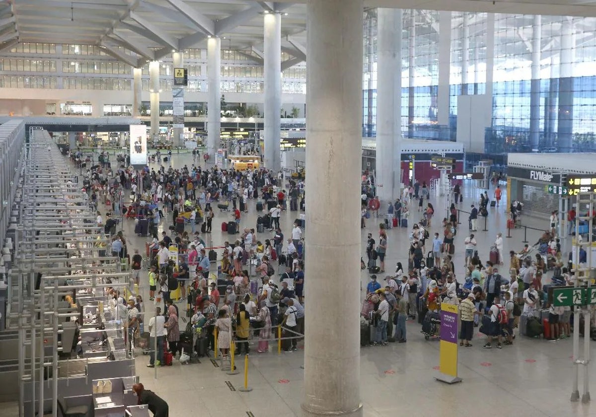 Colas de facturación en el aeropuerto de Málaga.