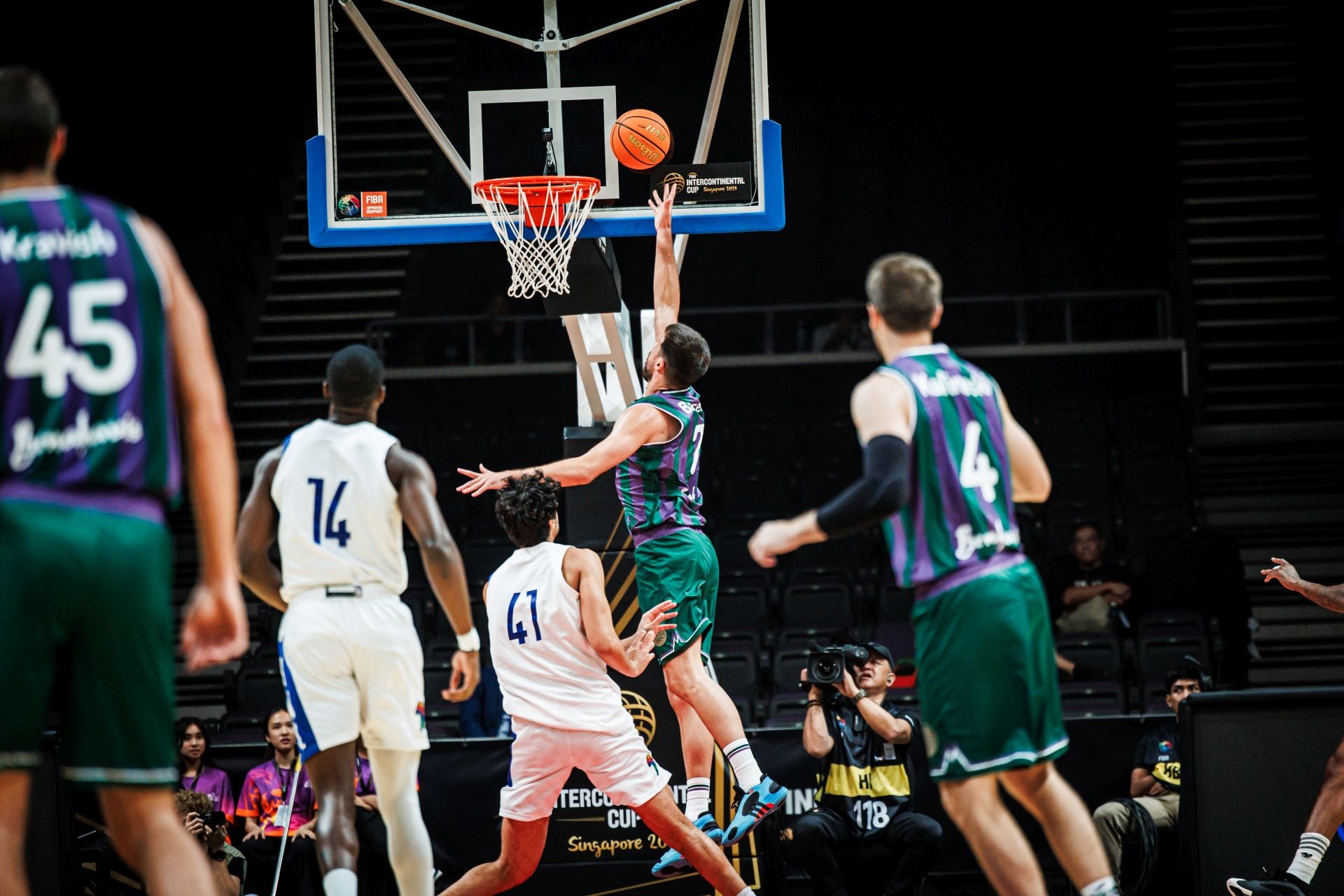 El partido Petro de Luanda - Unicaja, en imágenes