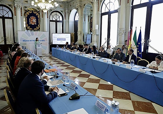 Navarro se dirige a los asistententes, entre los que se encontraba De la Torre.