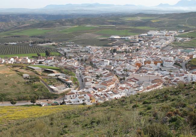 Vista panorámica de Alameda, el pueblo malagueño donde está enterrado este bandolero.