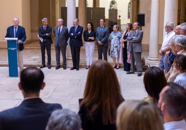 Representantes institucionales y organizadores, en la inauguración de la exposición.