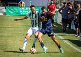 Álex Camacho, del Torremolinos, en el último partido frente al UCAM Murcia