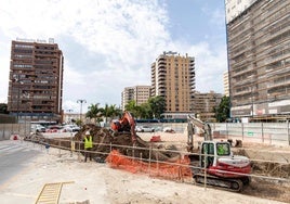 Trabajos de excavación arqueológica frente a El Corte Inglés.