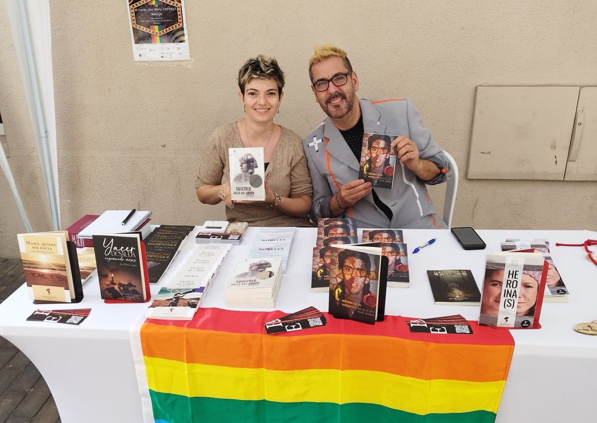 Imagen secundaria 1 - Algunos de los autores de la feria del libro LGTBI.