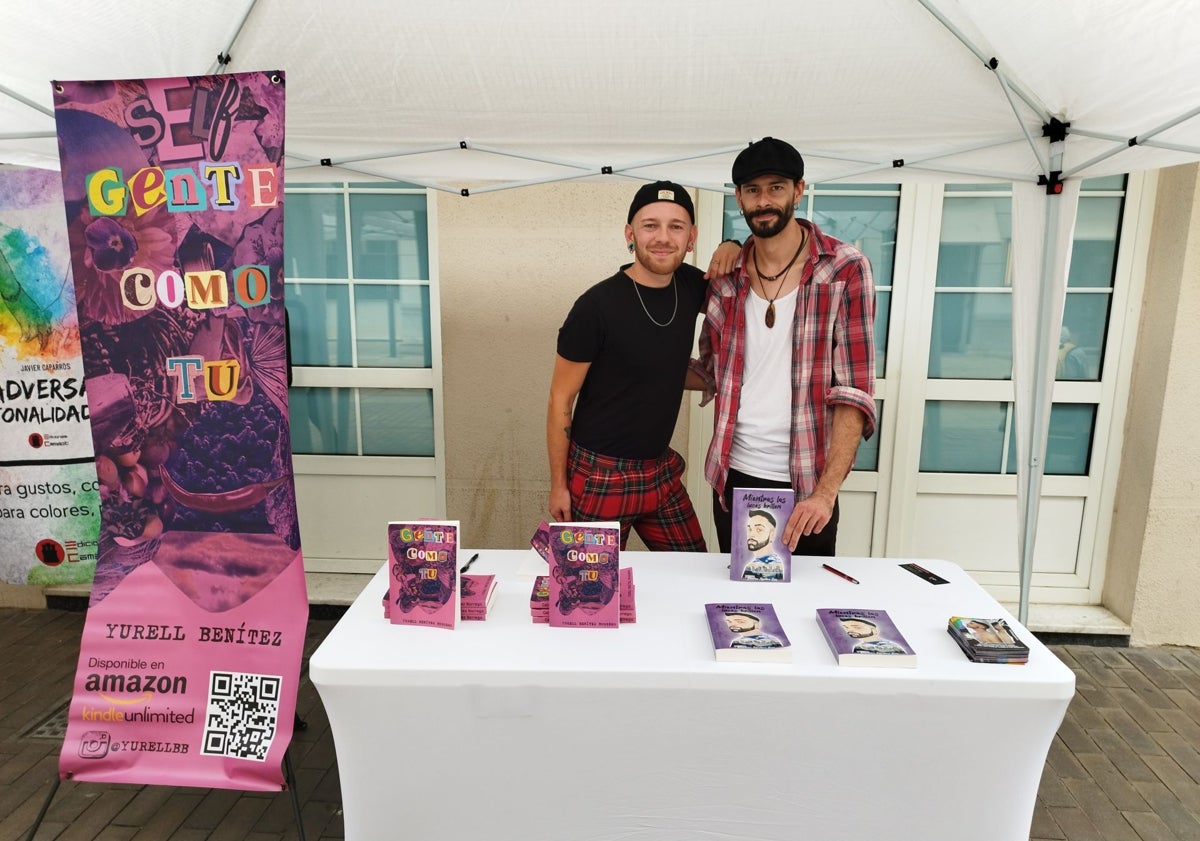 Imagen principal - Algunos de los autores de la feria del libro LGTBI.