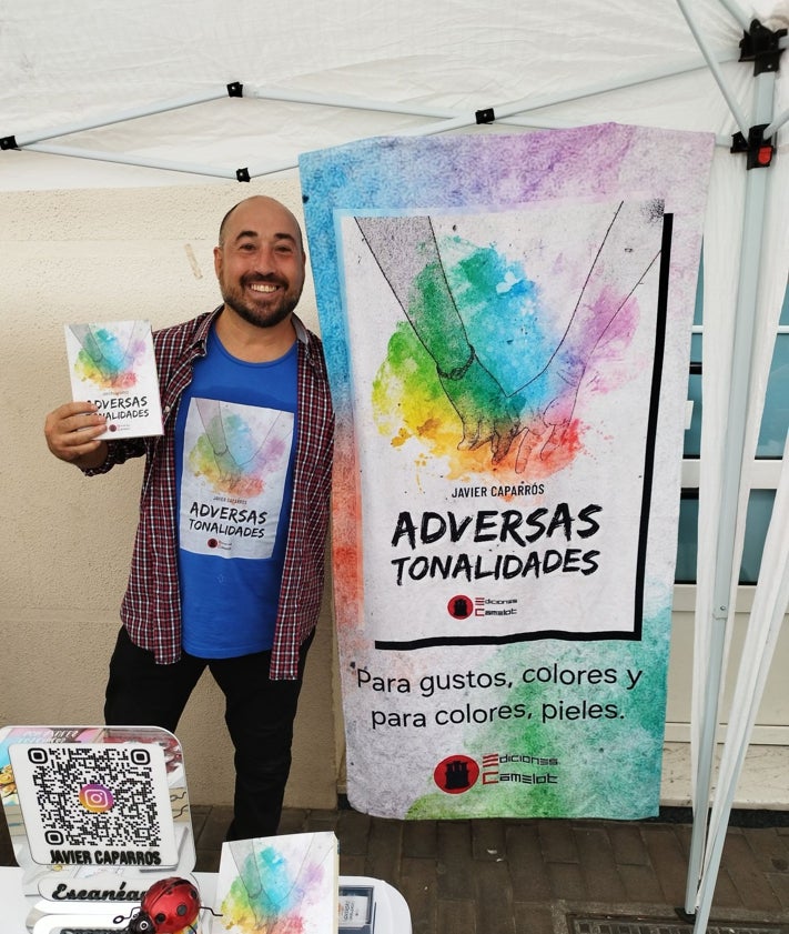 Imagen secundaria 2 - Algunos de los autores de la feria del libro LGTBI.