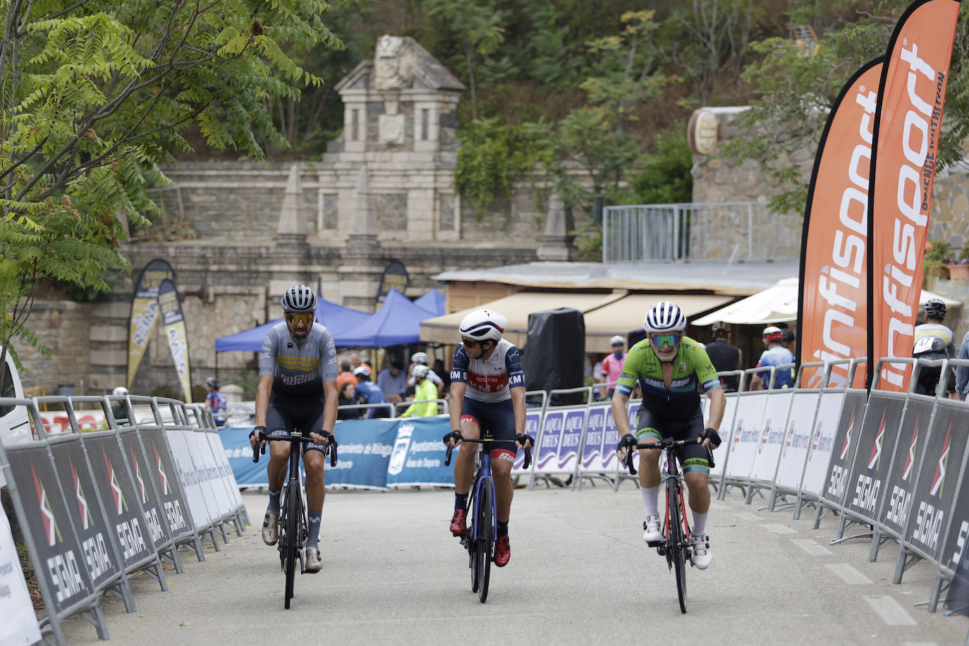 Casi 500 ciclistas participan en la Subida a la Fuente de la Reina