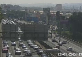 Atasco a la entrada de Málaga, a la altura del Palacio de Ferias