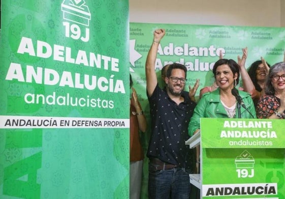 Dirigentes de Adelante celebran su entrada en el Parlamento .