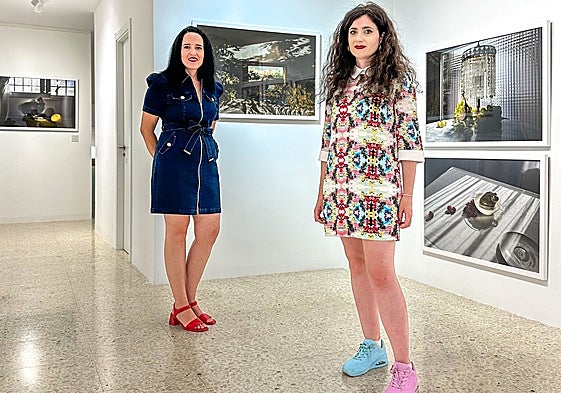 La galerista y la artista cordobesa, en la inauguración de la muestra.