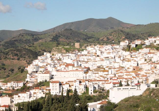 Vista panorámica del pueblo, donde se aprecia la emblemática Torre de la Vela