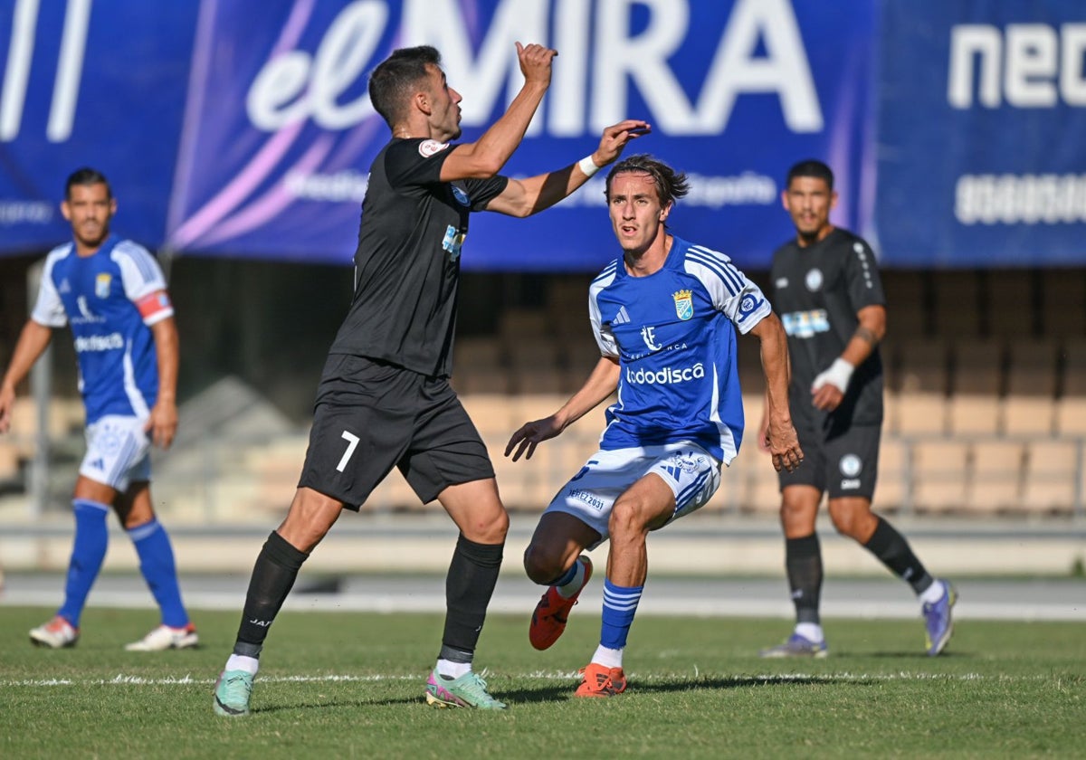 Álex Camacho, futbolista del Torremolinos, en el partido frente al Xerez.