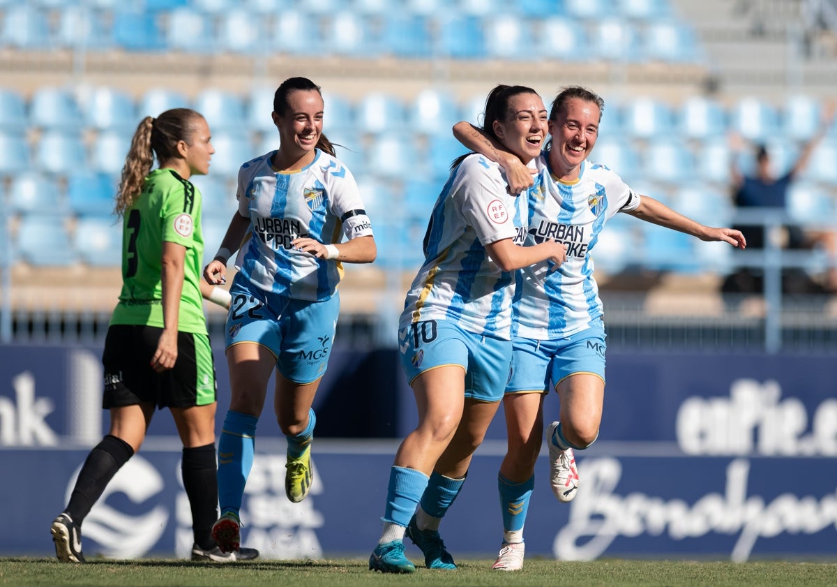 Imagen principal - Triunfo con dedicatoria al cielo en el regreso del Málaga Femenino a La Rosaleda