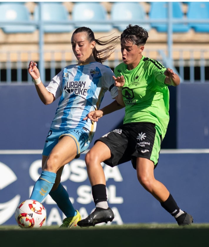 Imagen secundaria 2 - Triunfo con dedicatoria al cielo en el regreso del Málaga Femenino a La Rosaleda