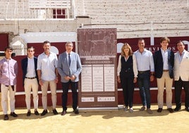 Presentación de los carteles en el ruedo de La Malagueta.