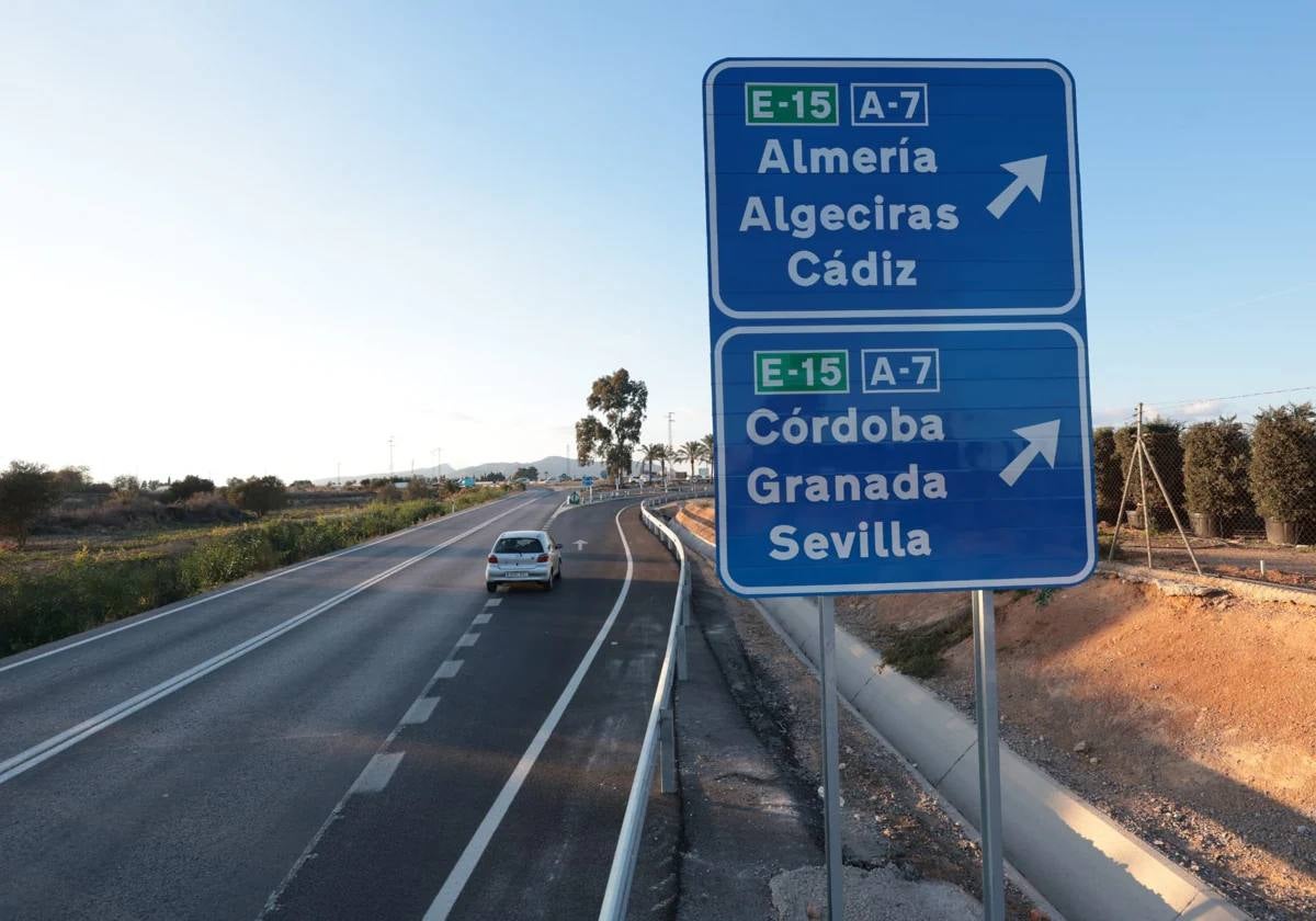 Al Sur de este enlace, en el límite de Churriana con la hiperronda se ubicará este área.