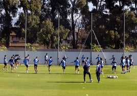 La plantilla del Málaga, en su primera semana de entrenamientos en La Academia, en Arraijanal.