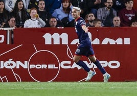 Yeremay Hernández celebra uno de sus dos goles al Albacete.