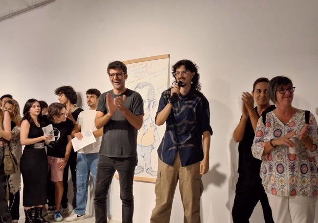 Marcos Sevilla, el autor, durante la inauguración de su exposición.