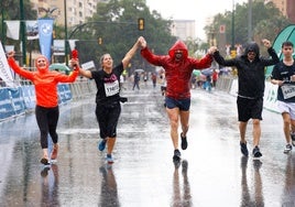 Tres mil valientes y tres mil motivos para correr bajo la lluvia