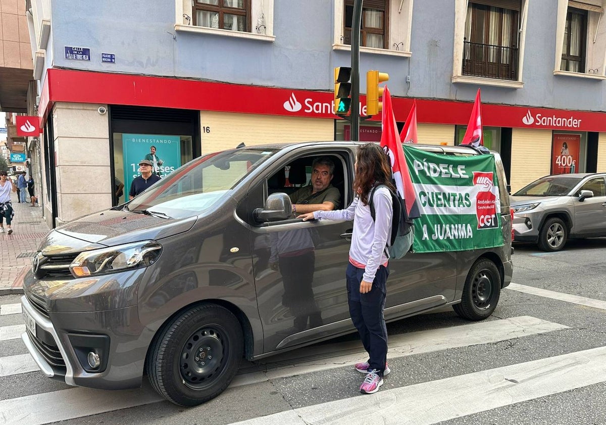 Imagen principal - La marcha arrancó desde calle Cuarteles y culminará el viernes en Sevilla. 