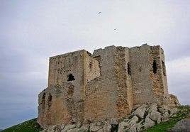 El Castillo de la Estrella situado en el municipio de Teba.