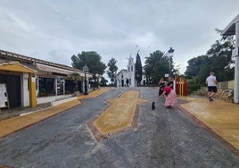 Vista de la calle Santo Domingo, en su recta final hacia la iglesia.