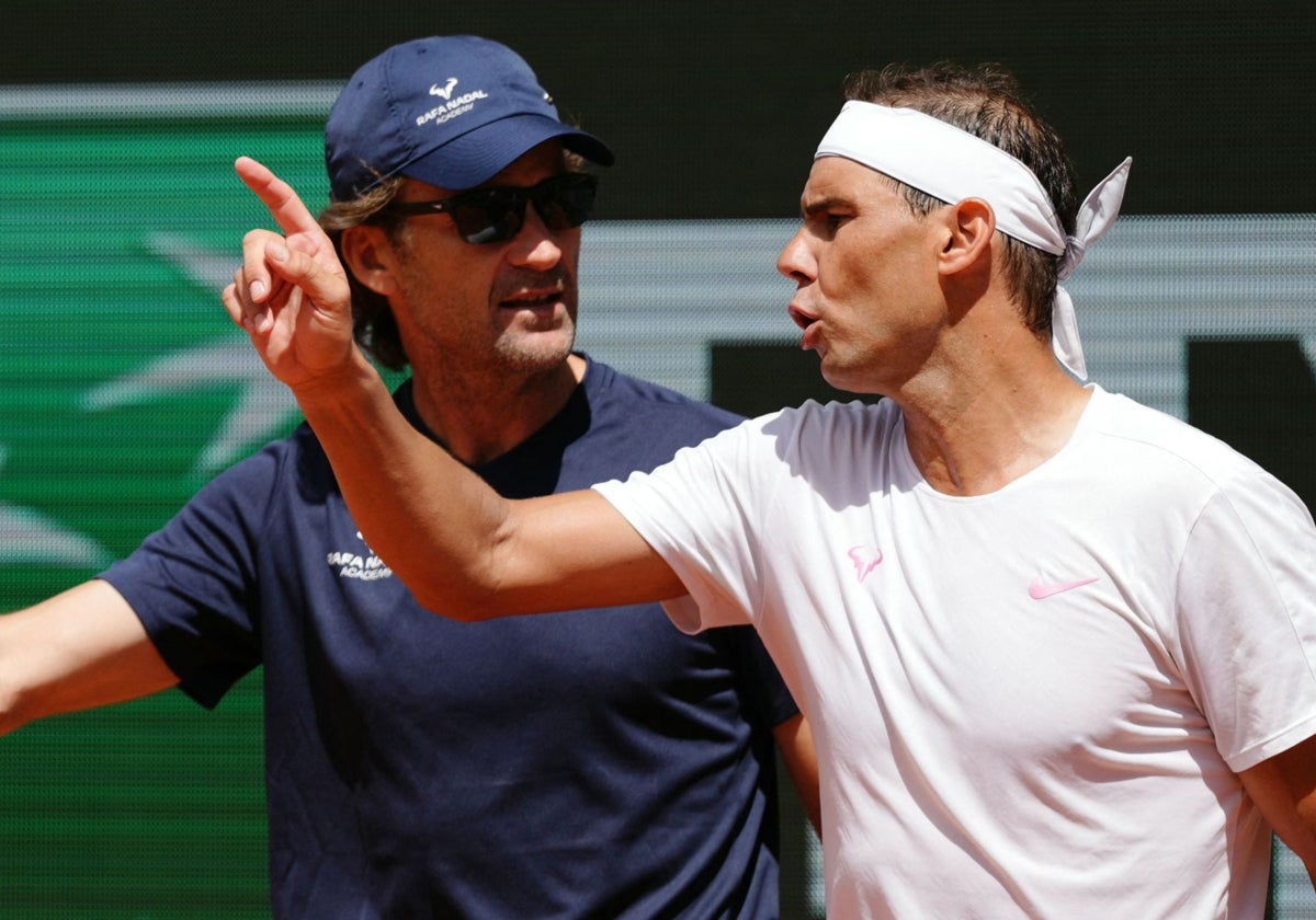 Carlos Moyá, junto a Rafa Nadal en un torneo este año.