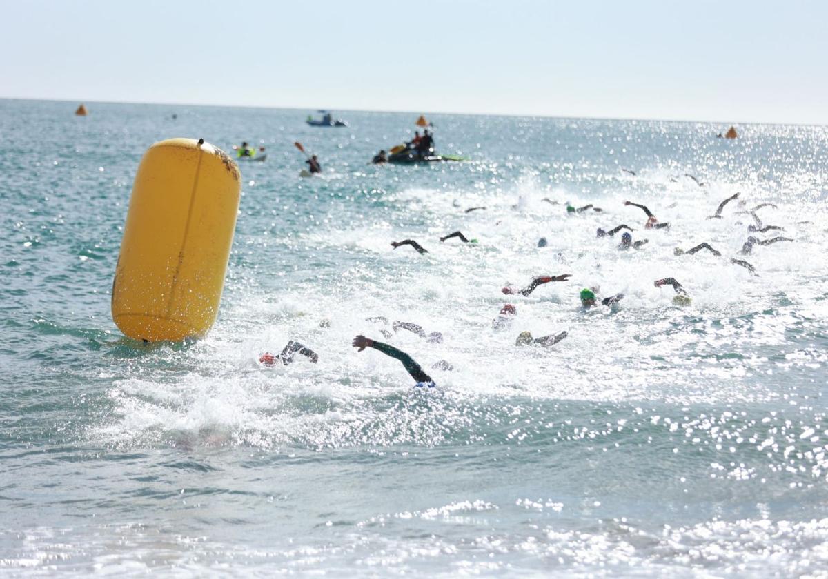Mueren dos deportistas durante el triatlón de Torremolinos