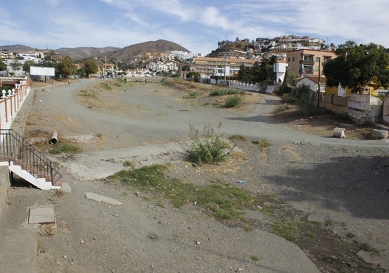 El cauce y el entorno del arroyo Granadillas, en Rincón de la Victoria, que se encuentra actualmente muy degradado.