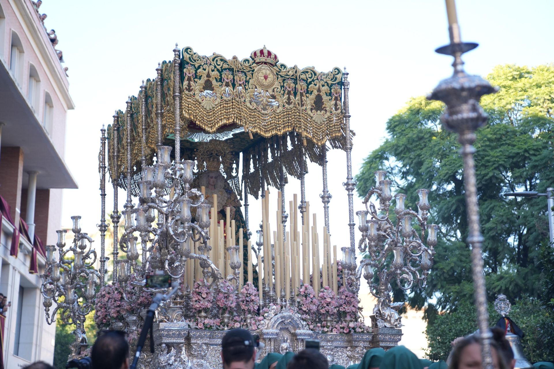 La procesión extraordinaria de la La Virgen de Gracia y Esperanza, en imágenes