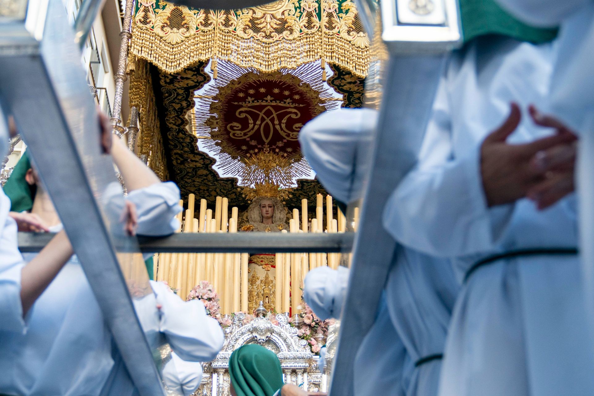 La procesión extraordinaria de la La Virgen de Gracia y Esperanza, en imágenes