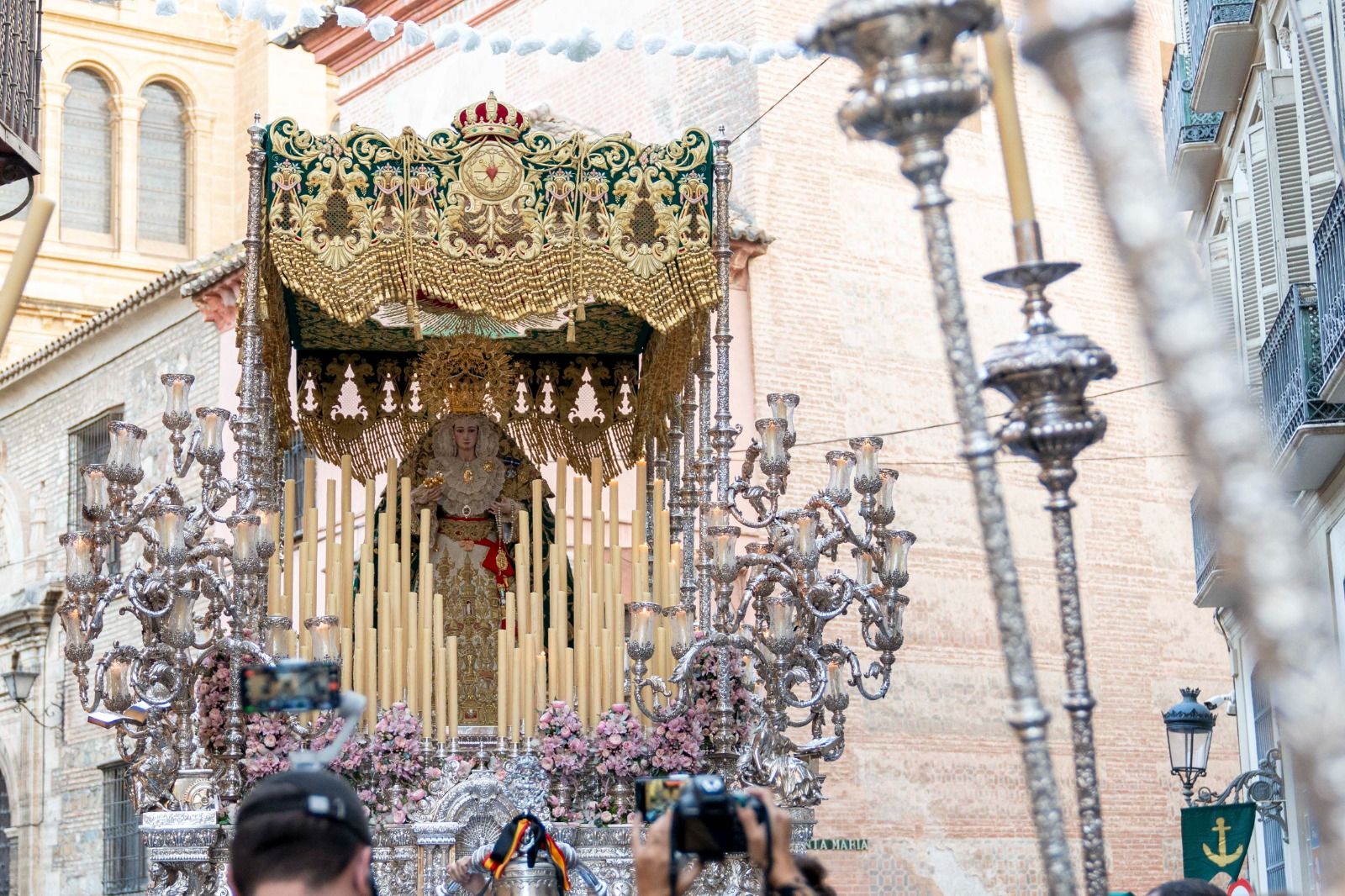 La procesión extraordinaria de la La Virgen de Gracia y Esperanza, en imágenes