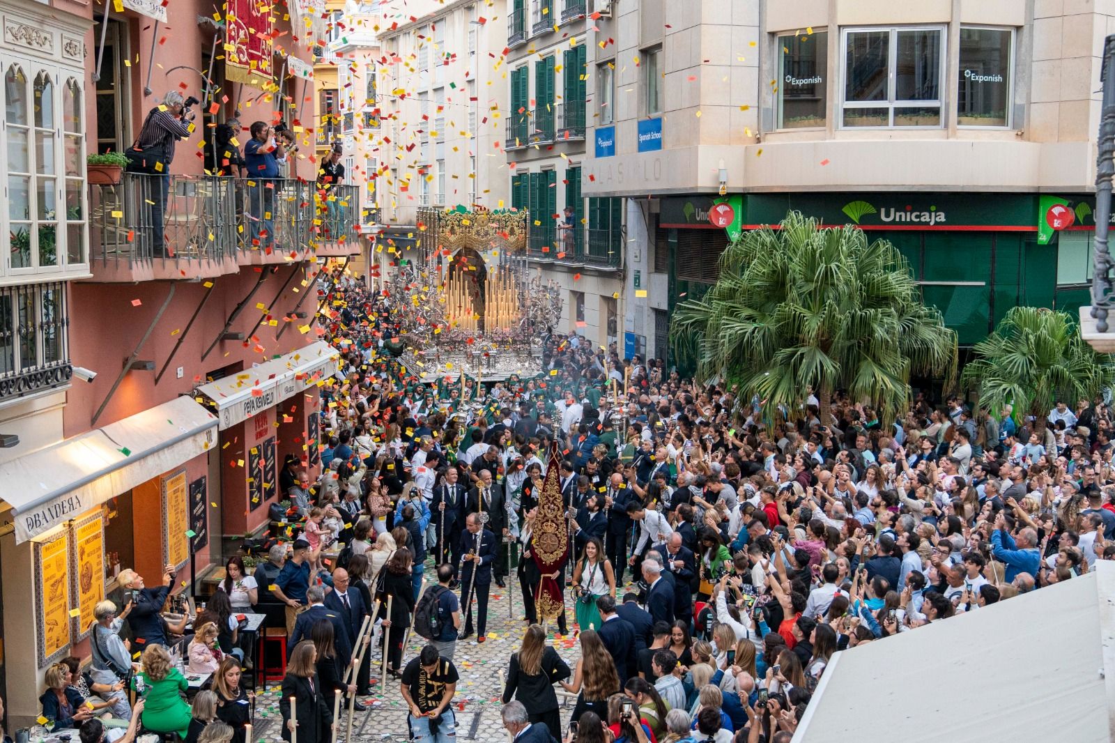 La procesión extraordinaria de la La Virgen de Gracia y Esperanza, en imágenes