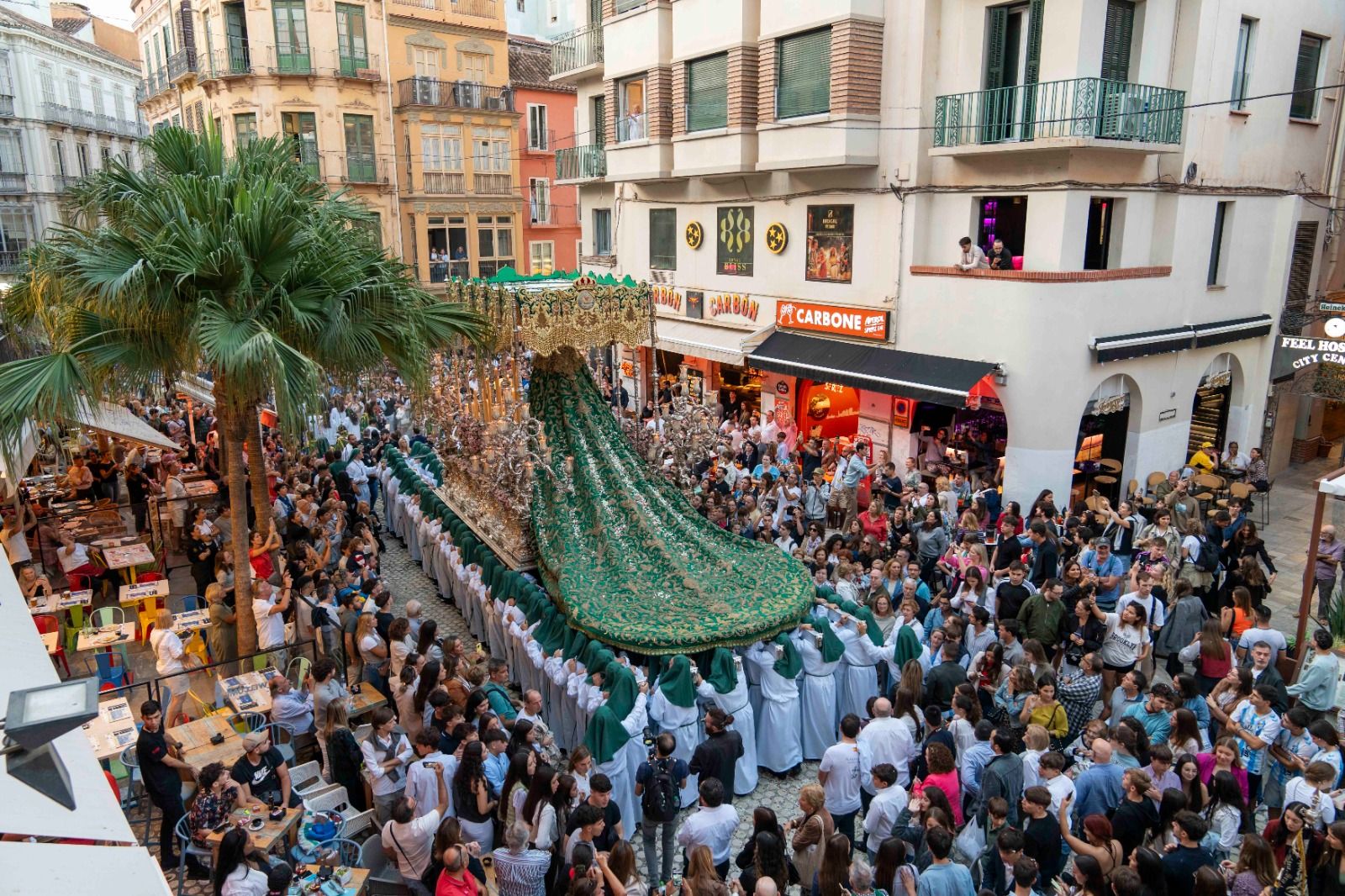 La procesión extraordinaria de la La Virgen de Gracia y Esperanza, en imágenes