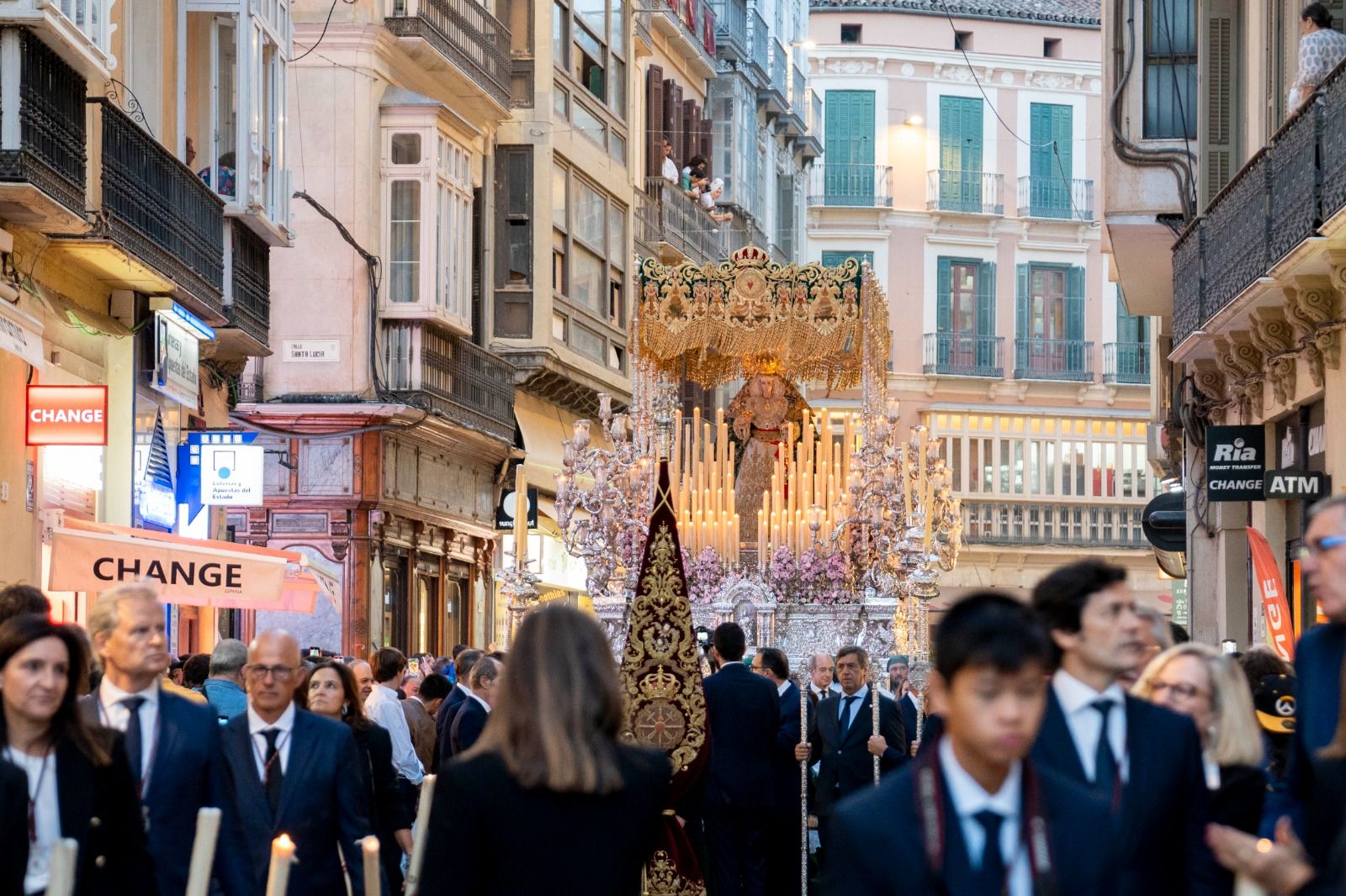 La procesión extraordinaria de la La Virgen de Gracia y Esperanza, en imágenes