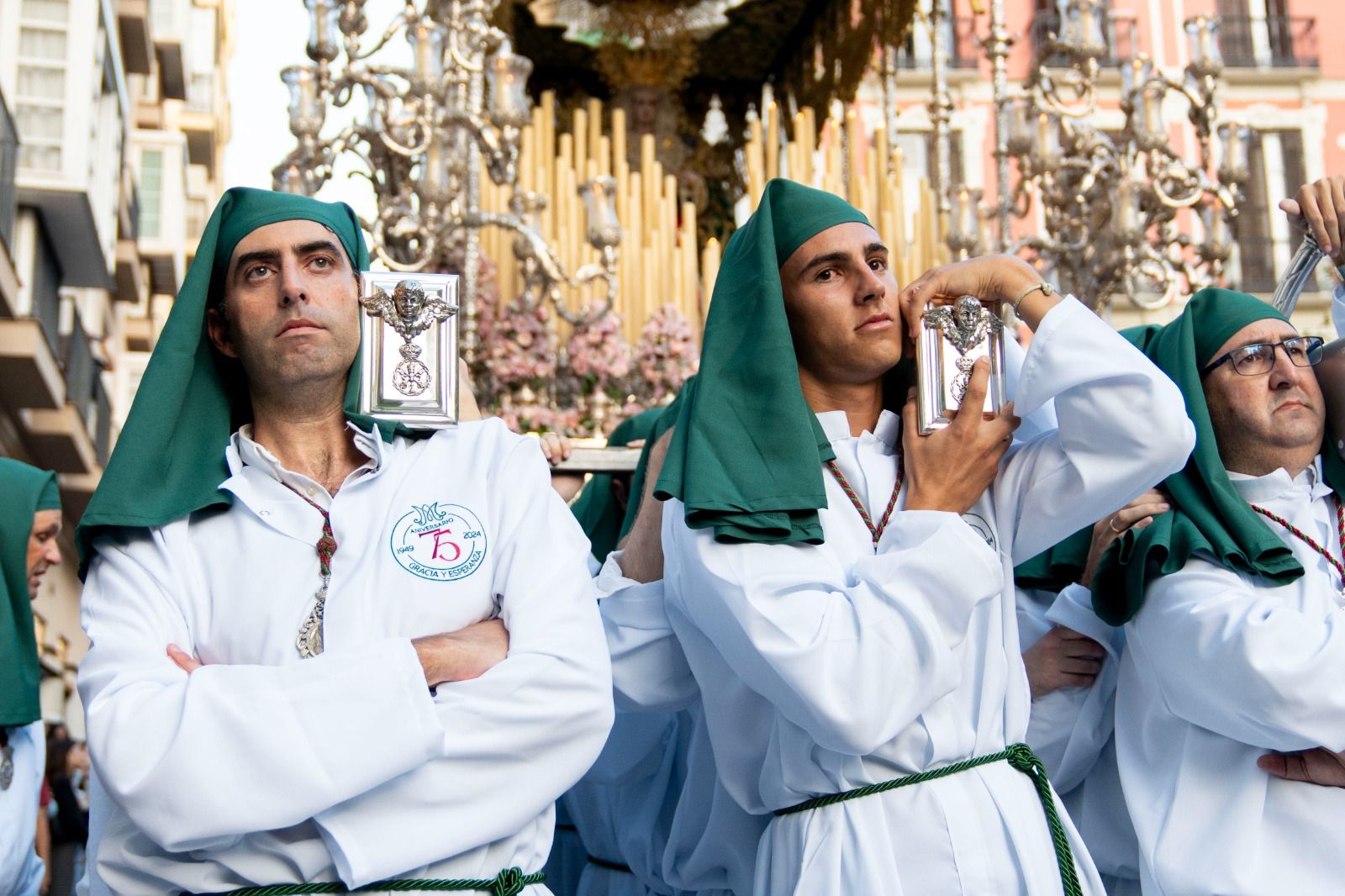 La procesión extraordinaria de la La Virgen de Gracia y Esperanza, en imágenes