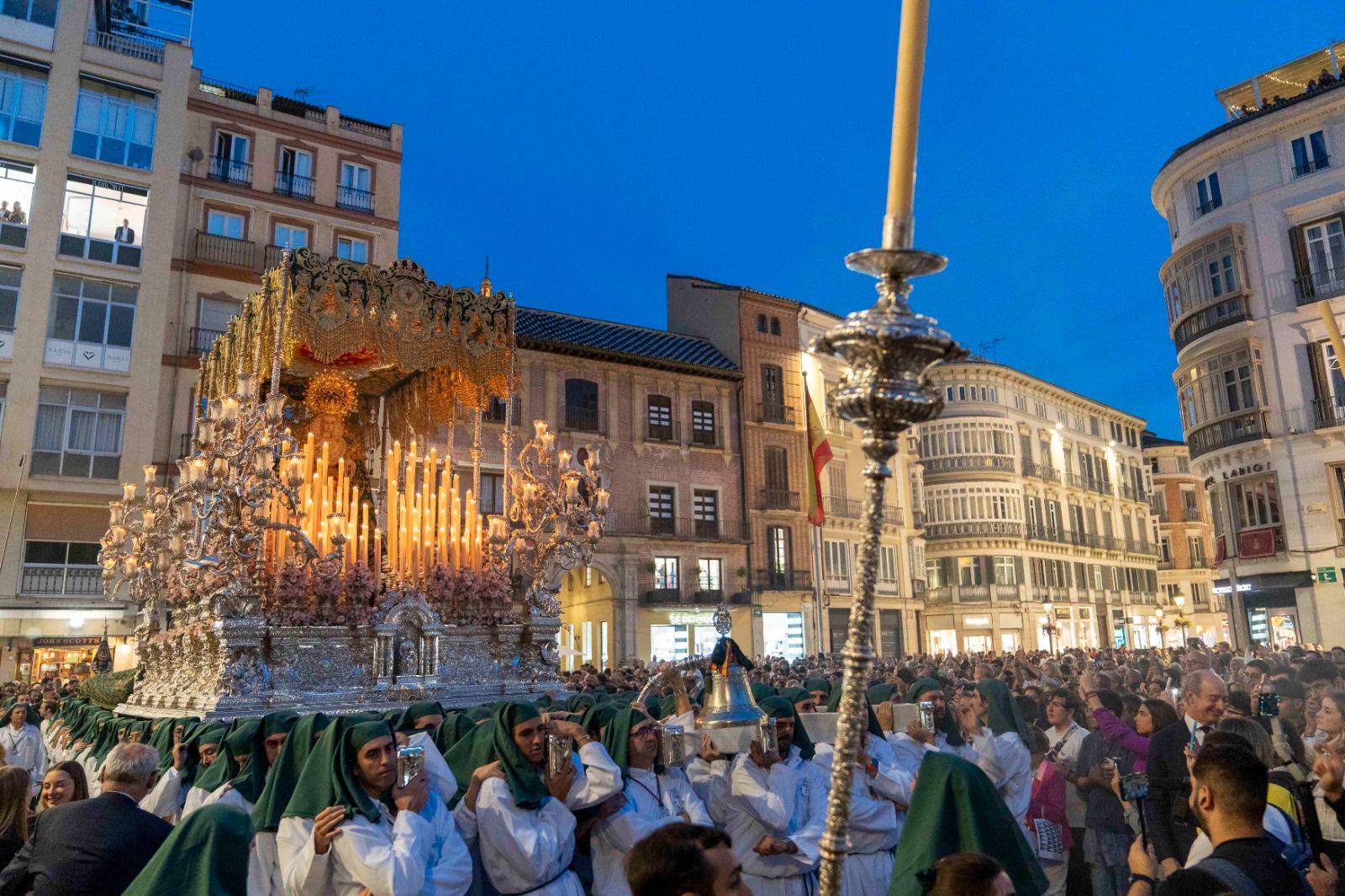 La procesión extraordinaria de la La Virgen de Gracia y Esperanza, en imágenes