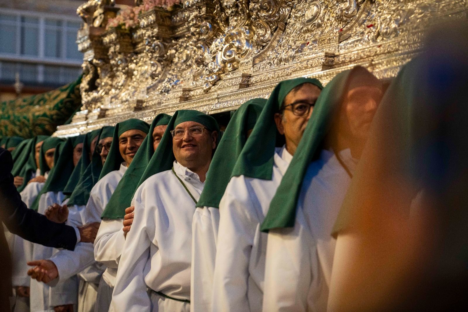 La procesión extraordinaria de la La Virgen de Gracia y Esperanza, en imágenes